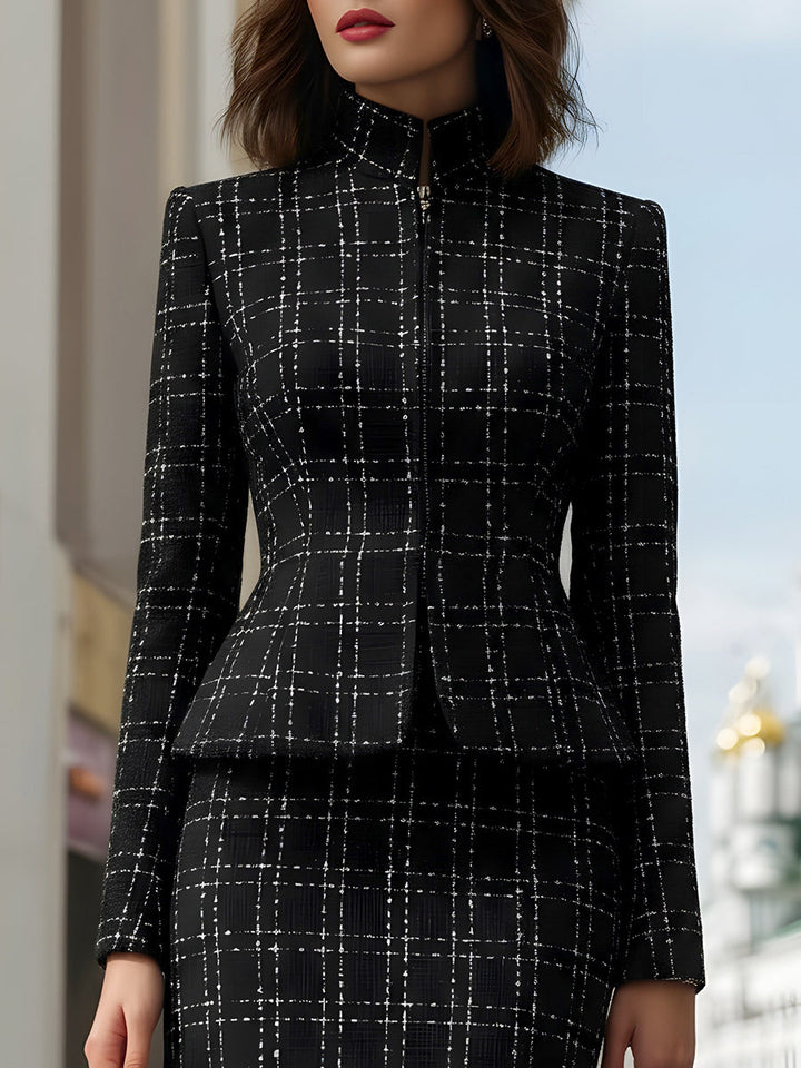 Costum cu sacou cadrilat și fustă creion