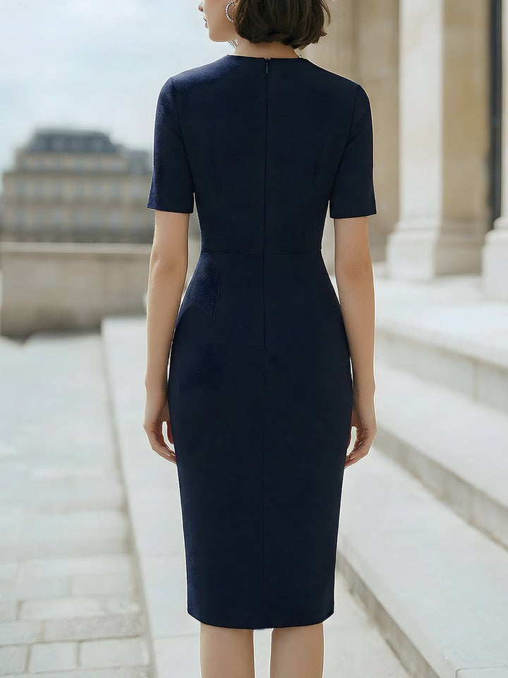 Rochie midi elegantă tip bodycon cu decolteu și nasture perlat