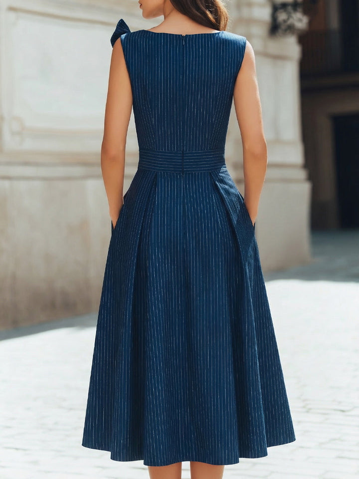 Rochie midi în dungi, în linie A, cu fundă la umăr