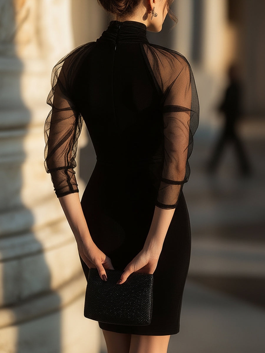 Rochie cocktail cu mâneci transparente și decolteu înalt