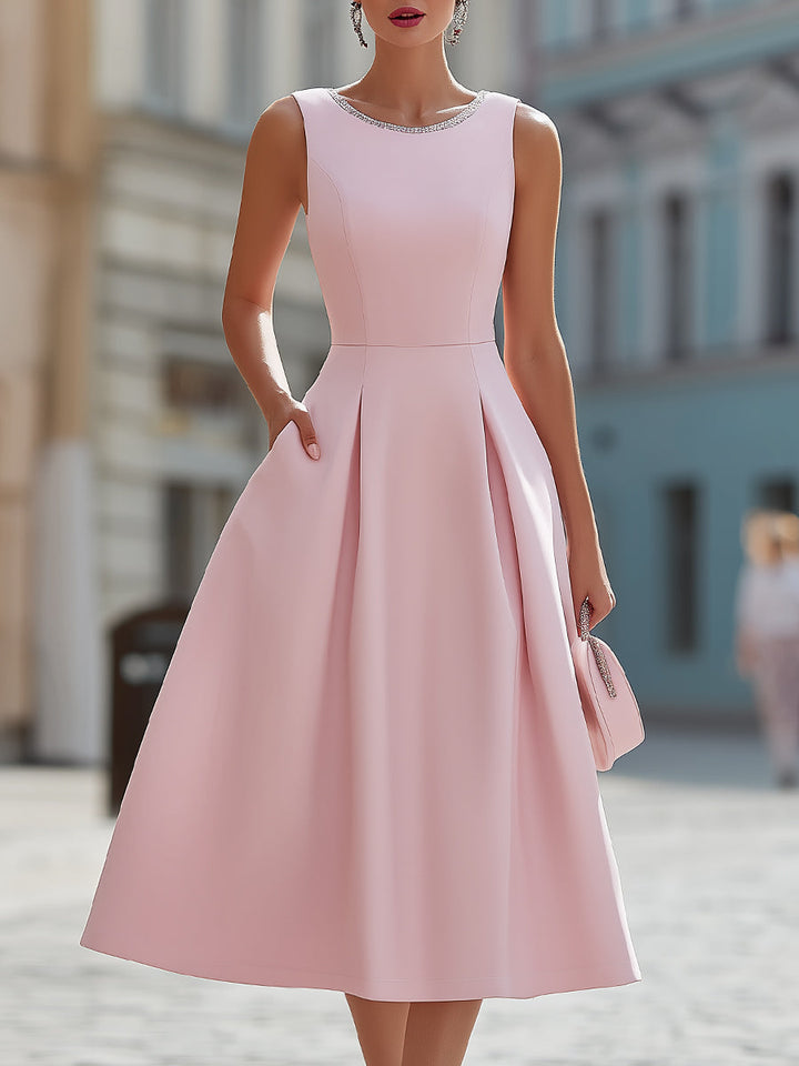 Rochie elegantă midi fără mâneci, cu decolteu decorat cu cristale, tip fit & flare