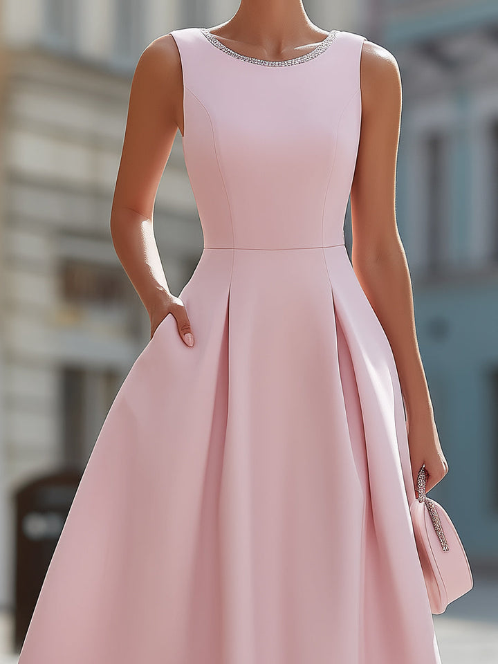 Rochie elegantă midi fără mâneci, cu decolteu decorat cu cristale, tip fit & flare