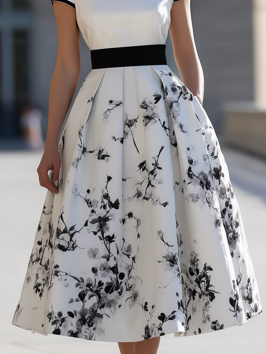 Rochie Midi Albă Elegantă cu Imprimeu Floral cu Cerneală Neagră și Decolteu Bărcuță