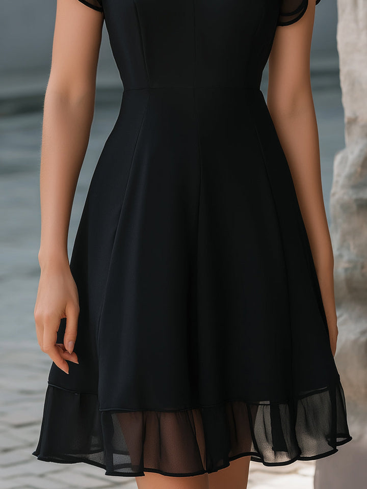 Rochie A-line cu guler mandarin din șifon și volane